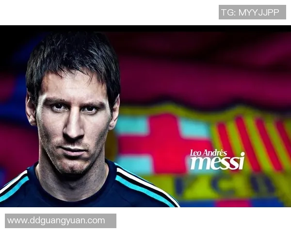 高清足球明星摆件图片欣赏展现运动魅力与艺术之美